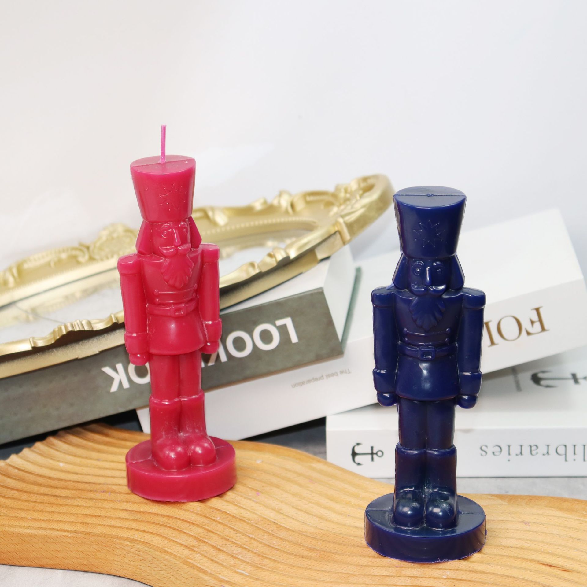 Large Nutcracker Soldier Plast - огляд і ціна Nutcracker Figurine